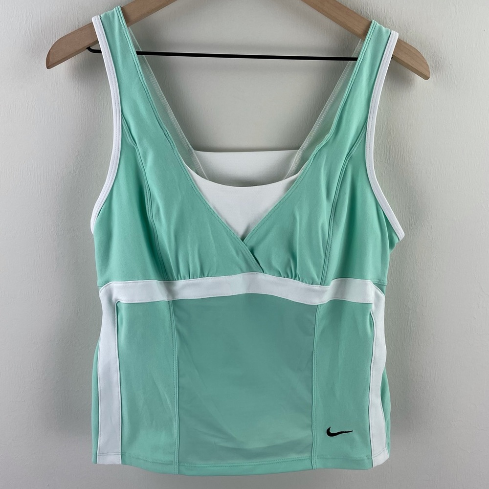 Nike Dri Fit Built in Bra VNeck Cropped Tank Top L